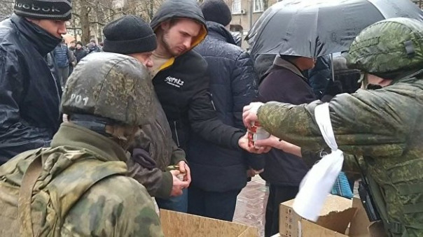 Гуманитарная помощь из России, зверства украинских националистов. Итоги 8 марта на Украине