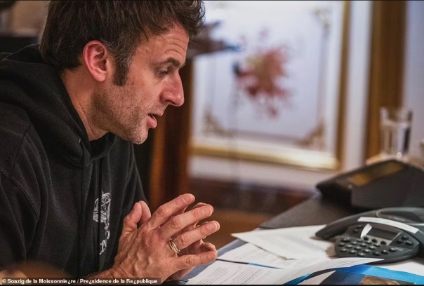 Макрон решил копировать Зеленского