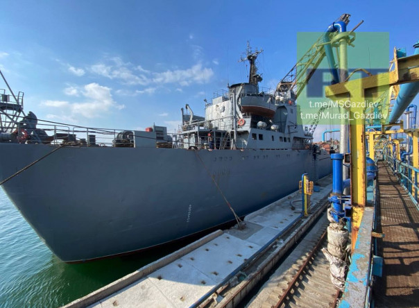 Началась выгрузка бронетехники с большого десантного корабля «Орск» в порту Бердянска