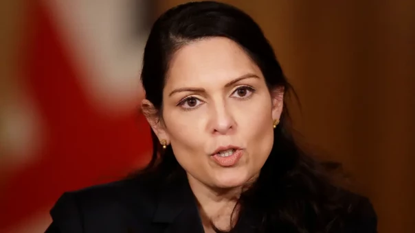 Глава МВД Британии заявила о намерении Лондона поразить русских в правах