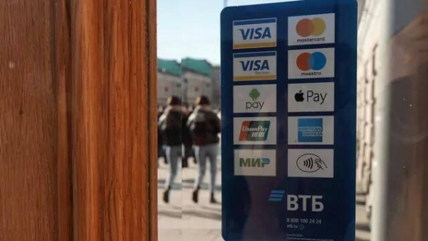 В Казахстане наладили поставку банковских карт для россиян