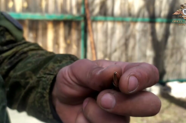 Бойцы ДНР нашли экспансивные пули на позиции уничтоженного украинского снайпера в Марьинке
