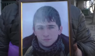 Мать героя ДНР Алексея Исупова 7 лет прятала награды своего сына от националистов