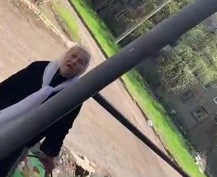 "Слава Украине и России! Киевская Русь была и будет! Ты запомнил это?" — ещё одна смелая бабушка поставила на место нациста