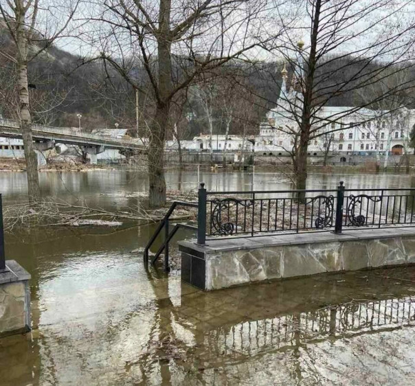 Укрофашисты подорвали дамбу: Святогорской Лавре грозит затопление