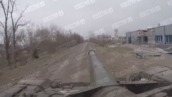 Танк обстреливает позиции ВСУ на окраине Мариуполя: съёмка с GoPro