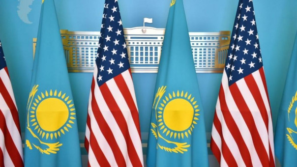 Англосаксы мёртвой хваткой вцепились в Казахстан