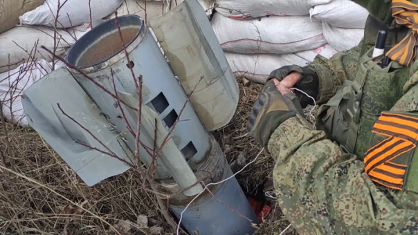 Российские саперы ликвидировали под Харьковом неразорвавшуюся ракету