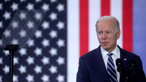 Пожавшему руку пустоте Байдену захотели объявить импичмент