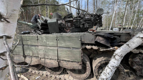 Российский танк Т-72Б3М выдержал три попадания под Изюмом