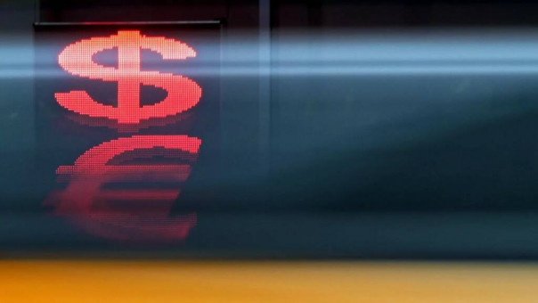 ЦБ возобновил возможность продавать наличную валюту гражданам в банках