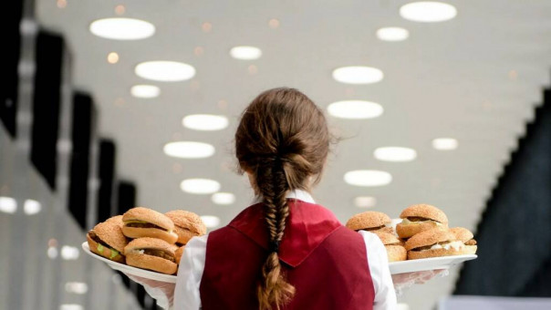 Диетолог назвала еду, от которой хочется есть ещё больше