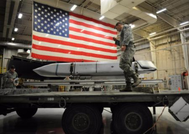 Американские бомбы возвращаются в Британию. Запад готовится к ядерной войне с Россией?