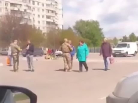 Украинские военкомы в Харькове отлавливают мужчин у магазинов, чтобы отправить их на фронт