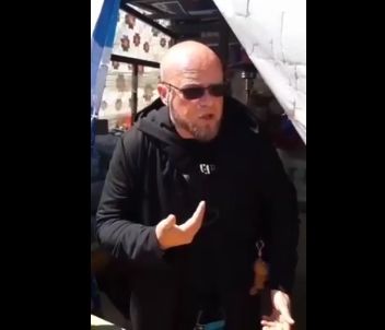 Во Львове рагуль отказался выдать гуманитарку русскоязычным беженцам