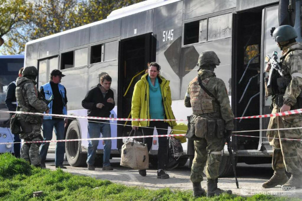 Штаб по эвакуации: покинувшие "Азовсталь" мирные граждане не знали о гумкоридорах