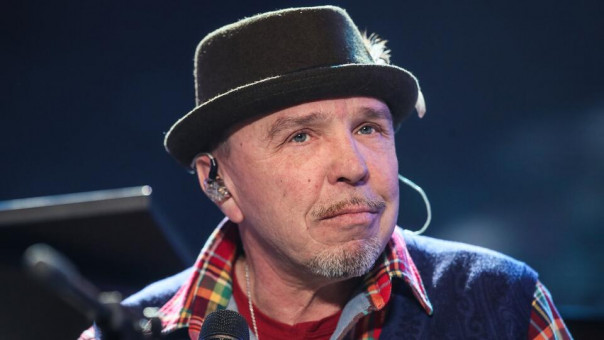 «И ты опять твердишь, что надо бежать»