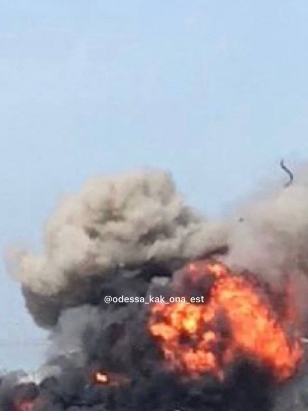 По авиаремонтному заводу и складу ГСМ националистов в Одессе нанесены ракетные удары