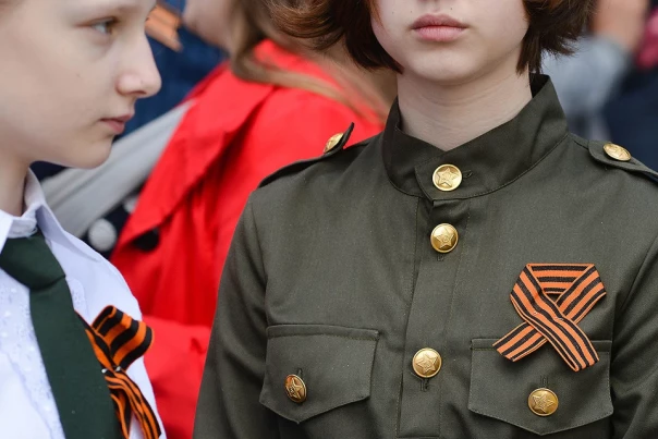 Не надо было обижать народ: В Молдавии зрелищно обошли запрет Георгиевской ленты