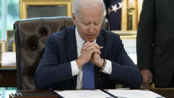 Рейтинг одобрения американского лидера упал до рекордного минимума