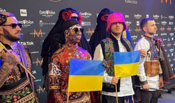 «Мужики целуются, скачут в перьях фрики»: «Евроукровидение-2022» в самом разгаре