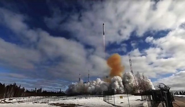 Рогозин: Видите воронку от «Сармата»? Так будьте с Россией повежливее