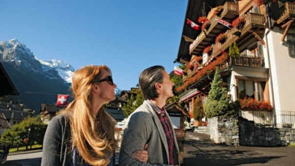 Швейцария "воюет" против России, но хуже становиться только им самим