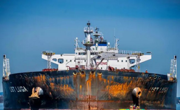 Запретить и добить: ЕС замахнулся санкциями на российскую нефть на весь мир