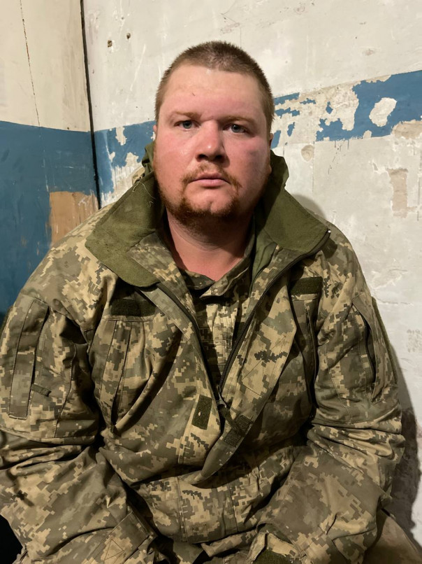 Наши разведчики взяли в плен самого настоящего боевого п*дораса из Харьковской теробороны.