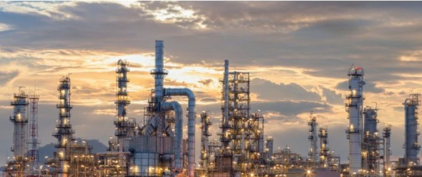 Нефтеперерабатывающие мощности США упали почти до десятилетнего минимума