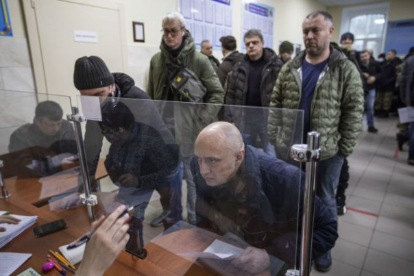 Естественная денацификация? Военком из Киева: "процент добровольцев снизился с 97 до…3"