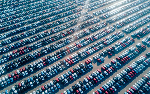 Тысячи новых Kia, Hyundai, Haval и Geely обнаружены на складах в России