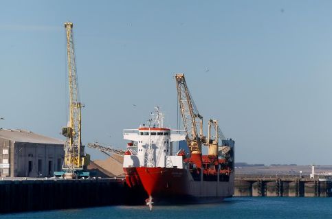 Украина попросила Турцию задержать грузовое судно под российским флагом