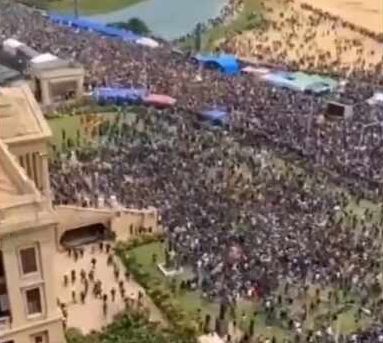 Протестующие на Шри-Ланке захватили резиденцию президента