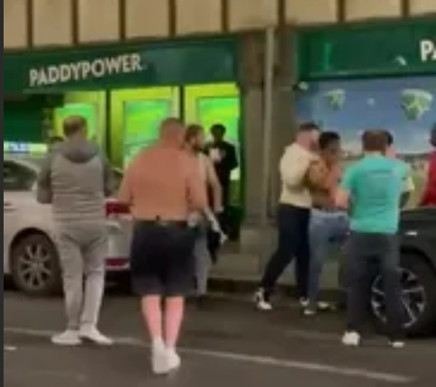 В Лондоне пьяные укронацисты решили вспомнить о «великих украх» и «величестве своей нации»