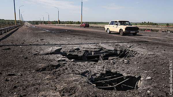 Власти Херсона заявили о фактическом разрушении моста через Днепр из-за обстрелов ВСУ