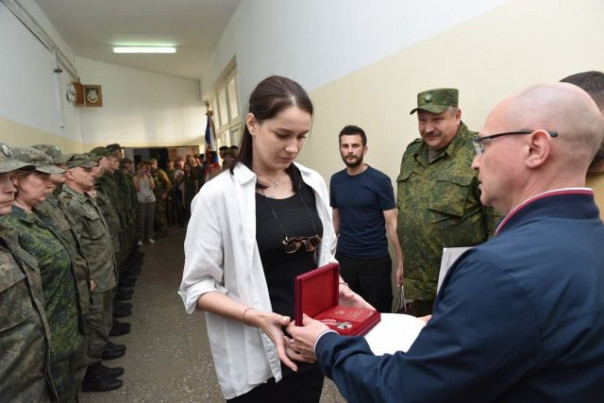 Кириенко вручил орден Мужества вдове Моторолы | В Ухте открыли мемориальную доску в честь экс-командира подразделения «Спарта» Героя ДНР "Моторолы"