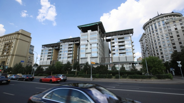 Теперь посольство Великобритании стоит на площади ЛНР