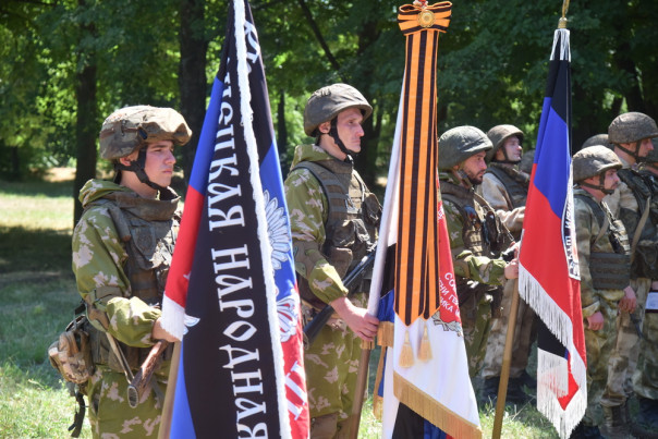 "Девятый год на защите Родины!": Денис Пушилин вручил награды бойцам батальона «Сомали»