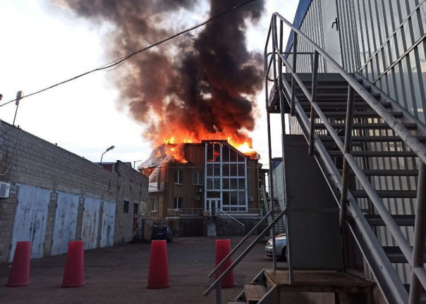 Масштабный ночной обстрел ДНР: горят города