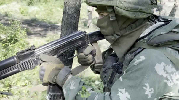 Как наши герои "пашут под пулями"