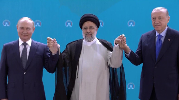 Президенты России, Ирана и Турции выступают с заявлением на саммите | Путин выступил с заявлением по итогам саммита