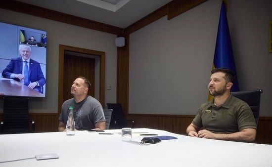 Захарова прокомментировала разговор Зеленского с Биллом Клинтоном