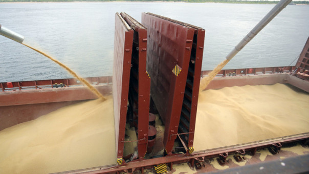 Под присмотром БПЛА первое судно с зерном покинуло порт Одессы