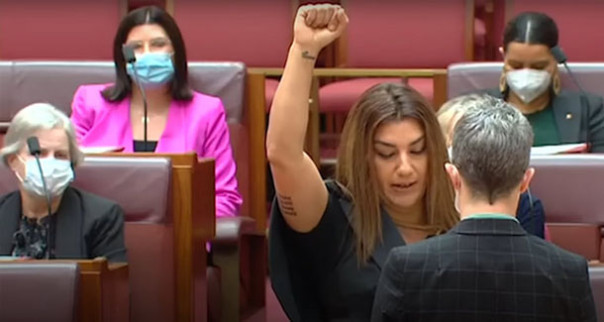 Evening Standard: австралийский сенатор, присягая на должность, назвала королеву Елизавету II «колонизатором»