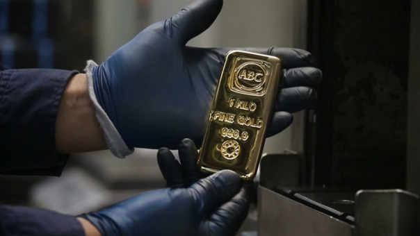 Швейцария запретила ввоз золота из России и заморозила активы Сбербанка