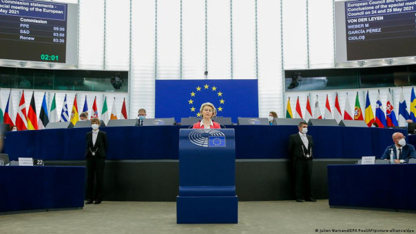 Это бесподобно! У русофобов в Европарламенте пылает. Все санкции против России коту под хвост