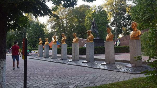 В Борисполе демонтируют Аллею Героев Советского Союза