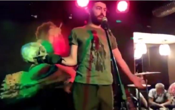 Создатель ЧВК «ЕНОТ» с черепом в руках заявил, что все украинцы должны быть убиты