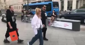 Вернувшаяся из Израиля в Россию Пугачева пообещала "наводить порядок"